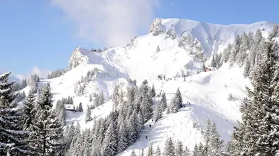 Piste mit Mittelstation