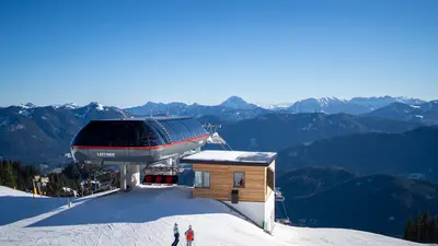 Moderne 6er-Sessel-Schrödelsteinbahn