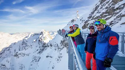 Besucher auf dem Nordwandsteig am Nebelhorn