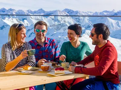 Pause vom Wintersport auf dem Gipfel des Nebelhorns © ok-bergbahnen.com