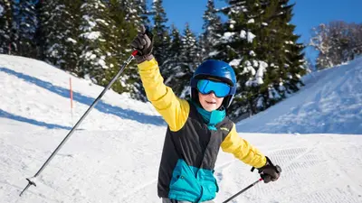 Kind beim Skifahren am Feldberg