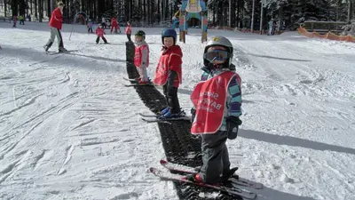 Kinder auf dem Zauberteppich