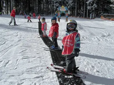 Kinder auf dem Zauberteppich © Geisskopfbahn