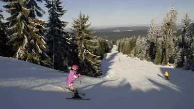 Kind auf einer Piste am Ochsenkopf