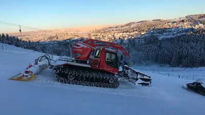 Pistenbully im Einsatz im Skigebiet Matthias-Schmidt-Berg