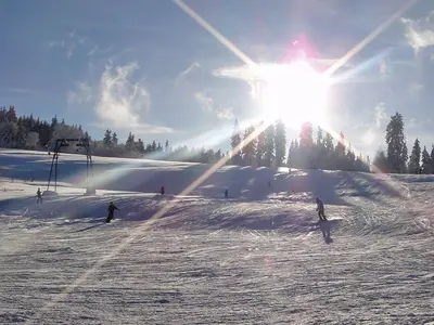 Snowboarder auf der Piste in Altenau auf der Rose © Harztourismus