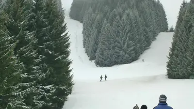 Blick auf zwei Pisten