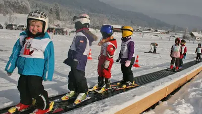 Förderband mit Kindern