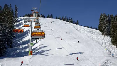 Skifahrer auf der Piste in Bolsterlang Hörnerbahn