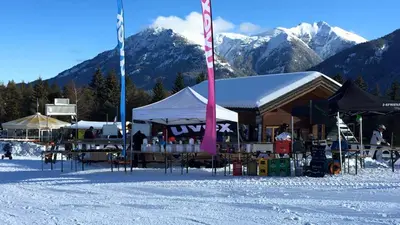 Blick auf die Skihütte