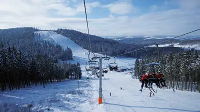 Blick auf den Sessellift der Skiwelt Schöneck
