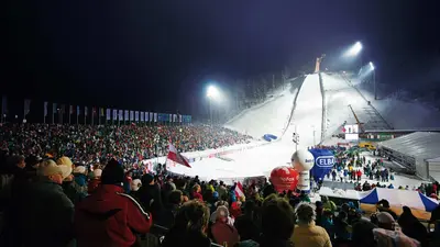 Weltcup Arena Klingenthal bei Nacht