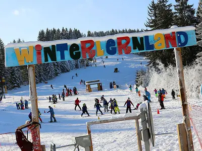 Blick auf das Winterlernland am Fallbachhang © Oberhofer Freizeit und Tourismus GmbH