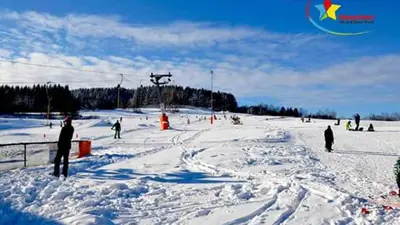 Blick auf Lift und Piste