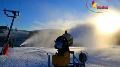 Schneekanone im Einsatz