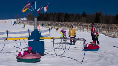 Ski-Karussell im Junior-Ski-Zirkus