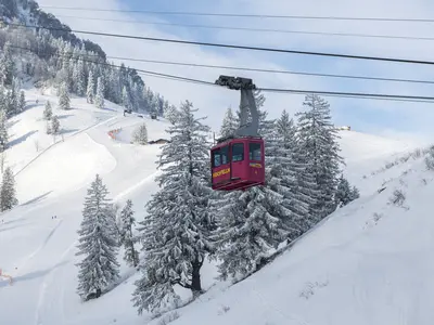 Die Seilbahn am Hochfelln fährt in zwei Sektionen auf den Gipfel © Tourismusverbund Bergen-Siegsdorf / Michael Namberger