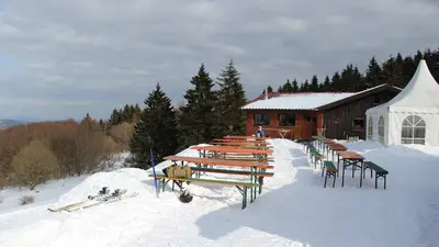 Hütte mit Sonnenterrasse im Skigebiet Kreuzberg