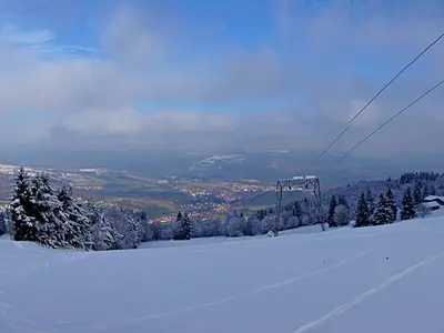 Panoramablick ins Tal im Skigebiet Kreuzberg © Wintersportzentrum Skilift Kreuzberg