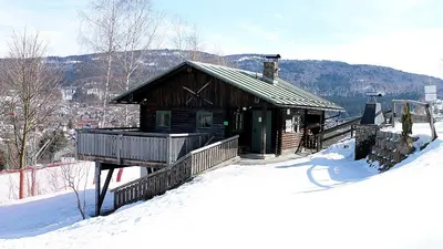 Winterliche Skihütte