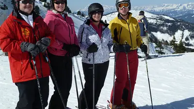 Skifahrergruppe auf der Piste