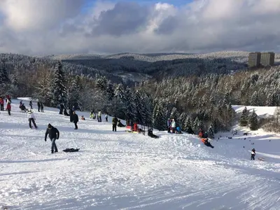 Blick von der Piste ins Tal im Skigebiet Hohegeiß © Ski & Rodel Centrum Hohegeiß