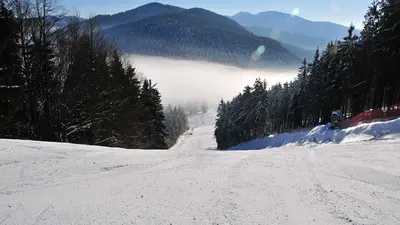 Panoramablick von der schwarzen Piste