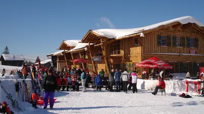 Blick auf den belebten Buronstadl