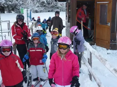 Kinder an der Talstation Felderhalde © Felderhalde-Lift