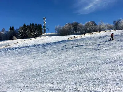 Skifahrer auf der Piste © Wildewiese Sport- & Freizeit GmbH & Co. KG