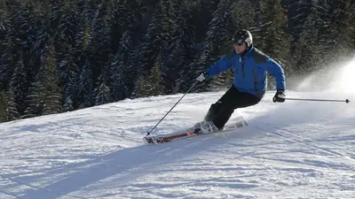 Skifahrer auf der Piste