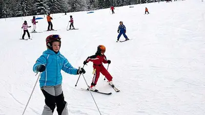 Kinder auf der Piste in Hauzenberg