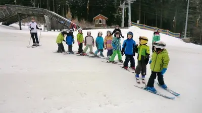 Kinder beim Skikurs an den Klausenlifte Mehlmeisel