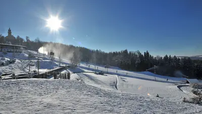 Blick auf das Skigebiet Rosts Wiesen in Augustusburg