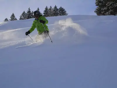 Skifahrer auf der Piste © Sonnenlift Röfleuten