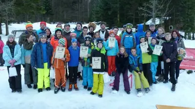 Teilnehmer und Sieger des Fassdaubenrennens