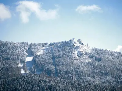 Bergpanorama mit Skigebiet © Silberbergbahn Freizeitanlagen GmbH & Co.KG