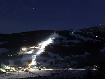 Beleuchtetes Skigebiet © Grüntenlifte