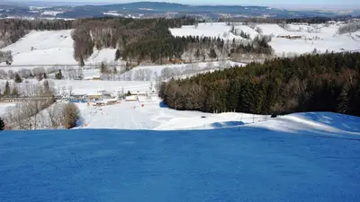 Blick von der Piste ins Tal