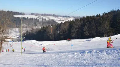 Skifahrer auf der Piste