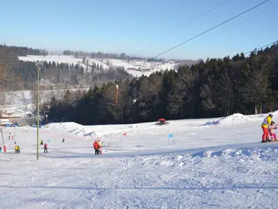 Skifahrer auf der Piste © Oedberglift