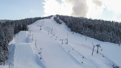 Drohnenaufnahme vom Skigebiet Götschen