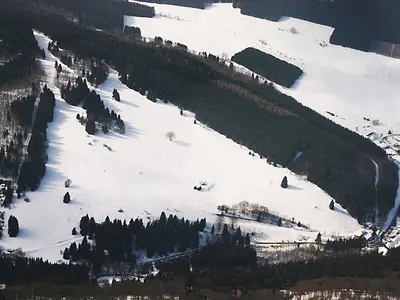 Luftaufnahme des Skigebiets © Liftgesellschaft Eschenberg