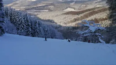 Blick von der Piste ins Tal