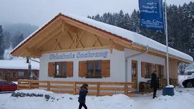 Hütte der Skischule Sachrang