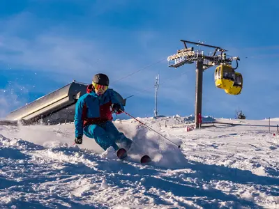 Skifahrer vor der Gondelbahn Belchen © Schwarzwaldregion Belchen / Klaus Hansen