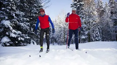 Zwei Langläufer am Haldenköpfle