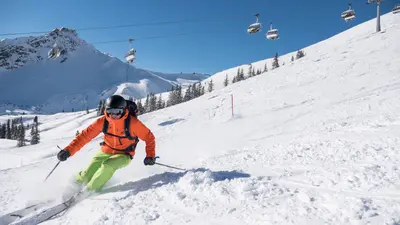 Skifahrer auf der Damenabfahrt
