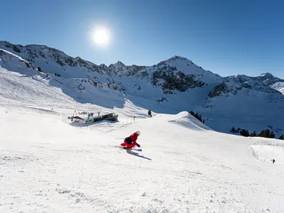 Skifahren vorbei am Adlerhorst © OBERSTDORF·KLEINWALSERTAL BERGBAHNEN / Fotograf: Frithjof Kjer