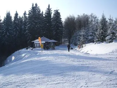 Schirmbar am Rande der Pisten des Skilift am Gründelwald © Skiclub Edelweiß